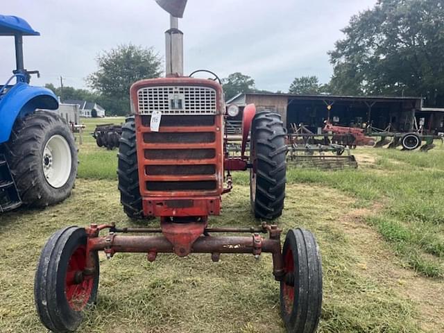 Image of Farmall 460 equipment image 2