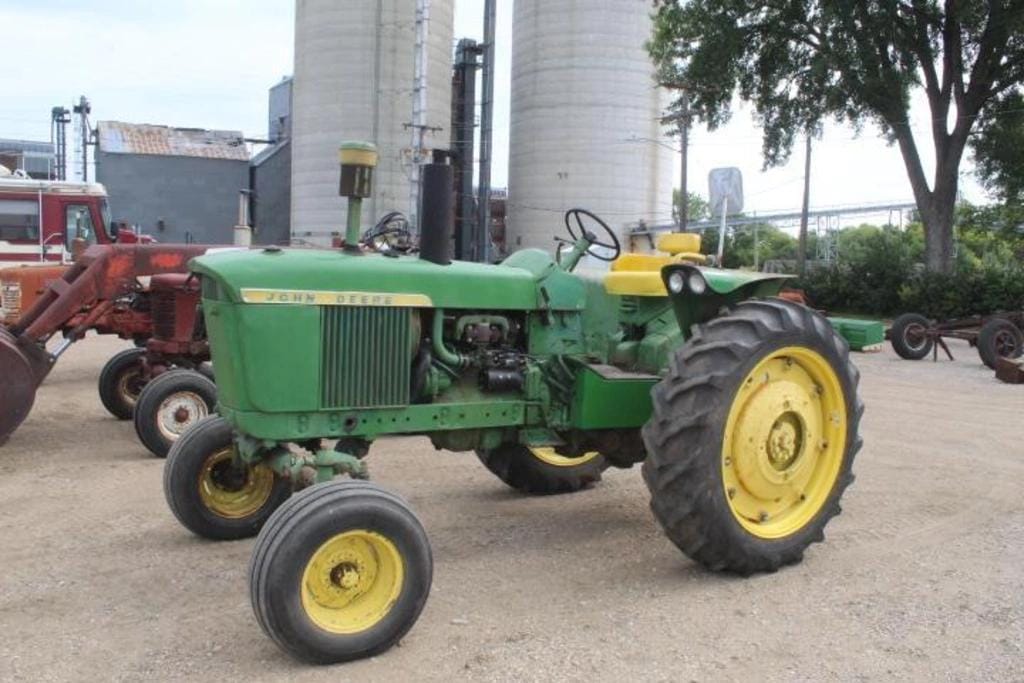 John Deere 3020 Equipment Image0