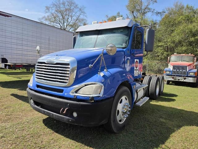 Image of Freightliner Detroit 60 equipment image 2