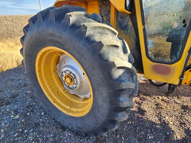 Image of Case IH 695 equipment image 3