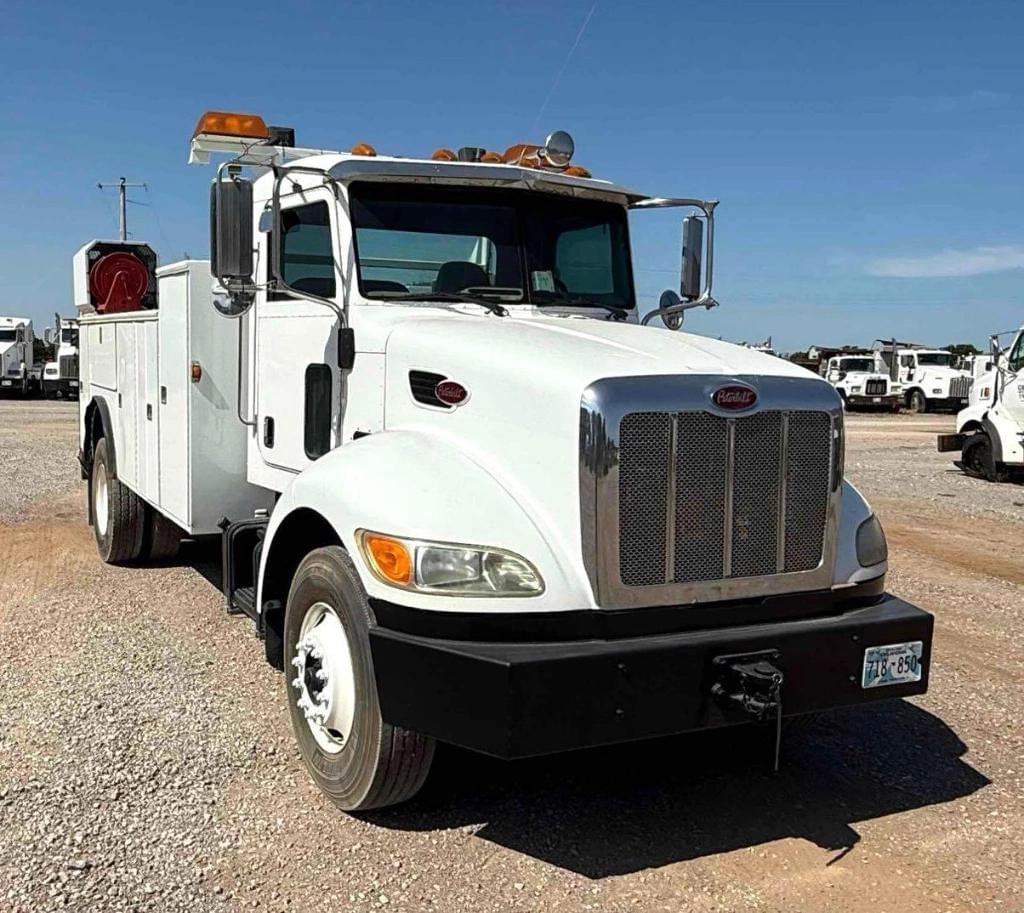Image of Peterbilt 335 Primary image