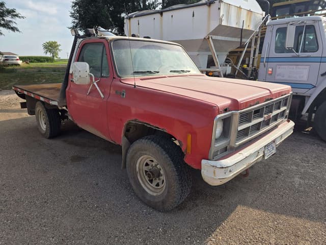 Image of GMC Sierra 35 equipment image 1