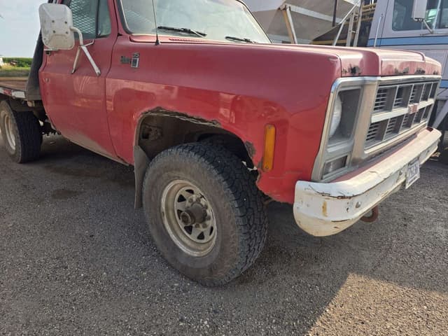 Image of GMC Sierra 35 equipment image 2