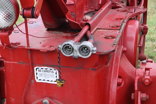 Image of Farmall M equipment image 3