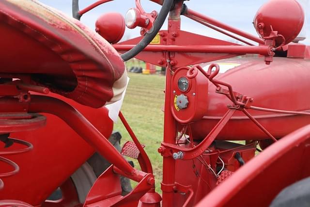 Image of Farmall M equipment image 4