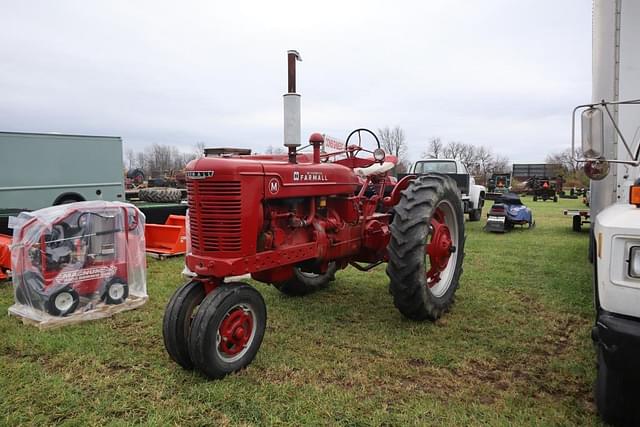 Image of Farmall M equipment image 1