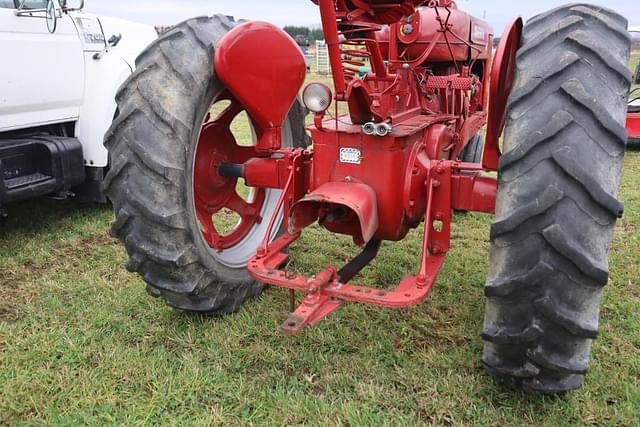 Image of Farmall M equipment image 2