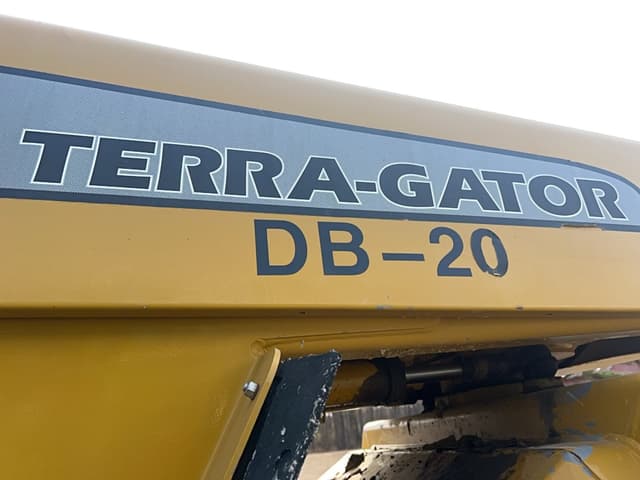 Image of Terra-Gator 6103 equipment image 4