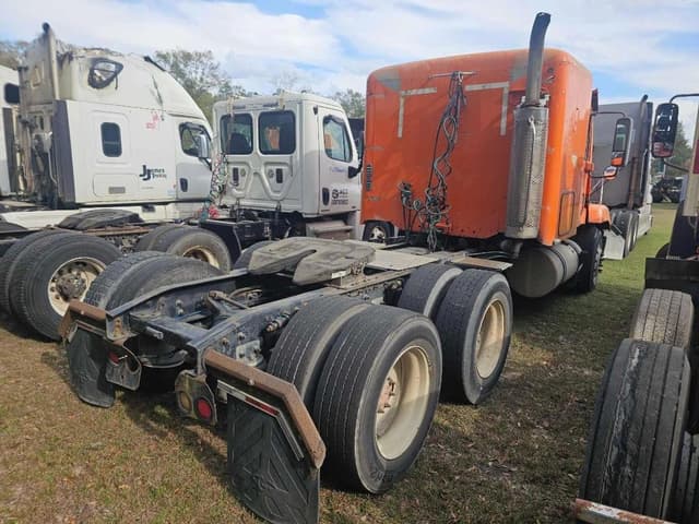 Image of Freightliner ST120 equipment image 3