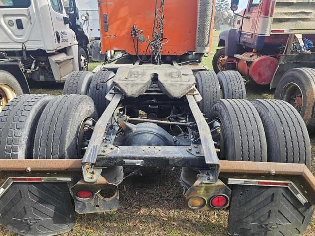 Image of Freightliner ST120 equipment image 4