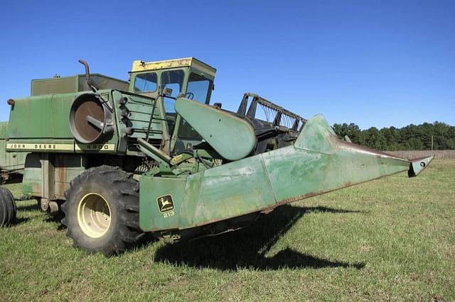 Image of John Deere 4400 equipment image 1