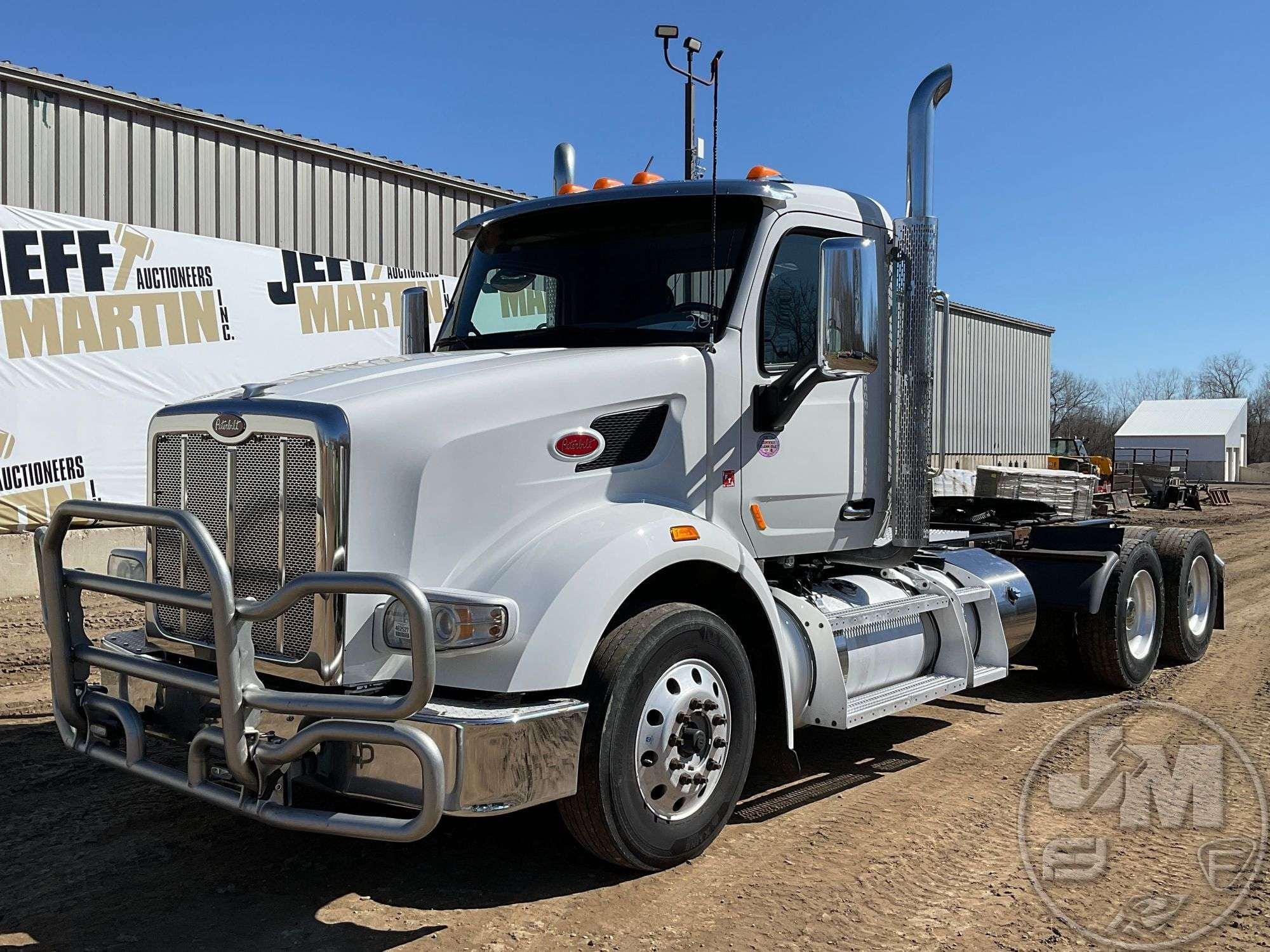 Main image Peterbilt 567