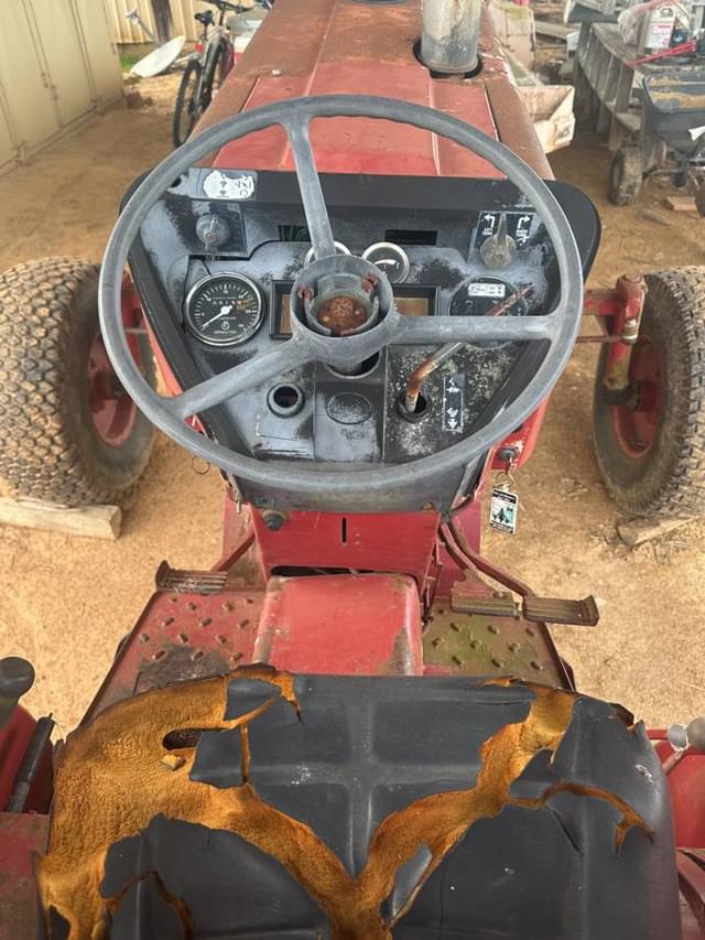 Image of International Harvester 784 equipment image 3