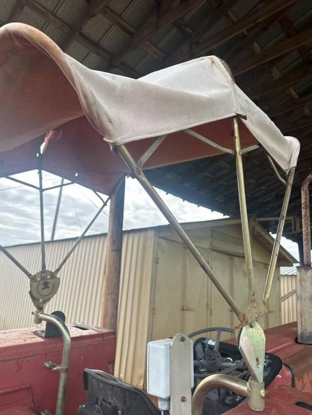 Image of International Harvester 784 equipment image 4