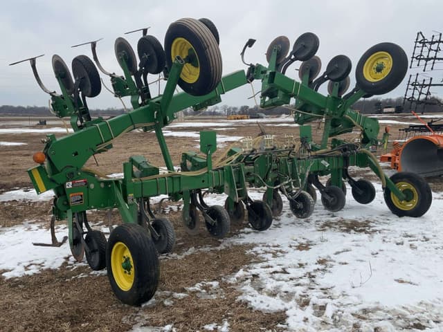 Image of John Deere 856 equipment image 1