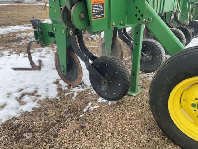 Image of John Deere 856 equipment image 2