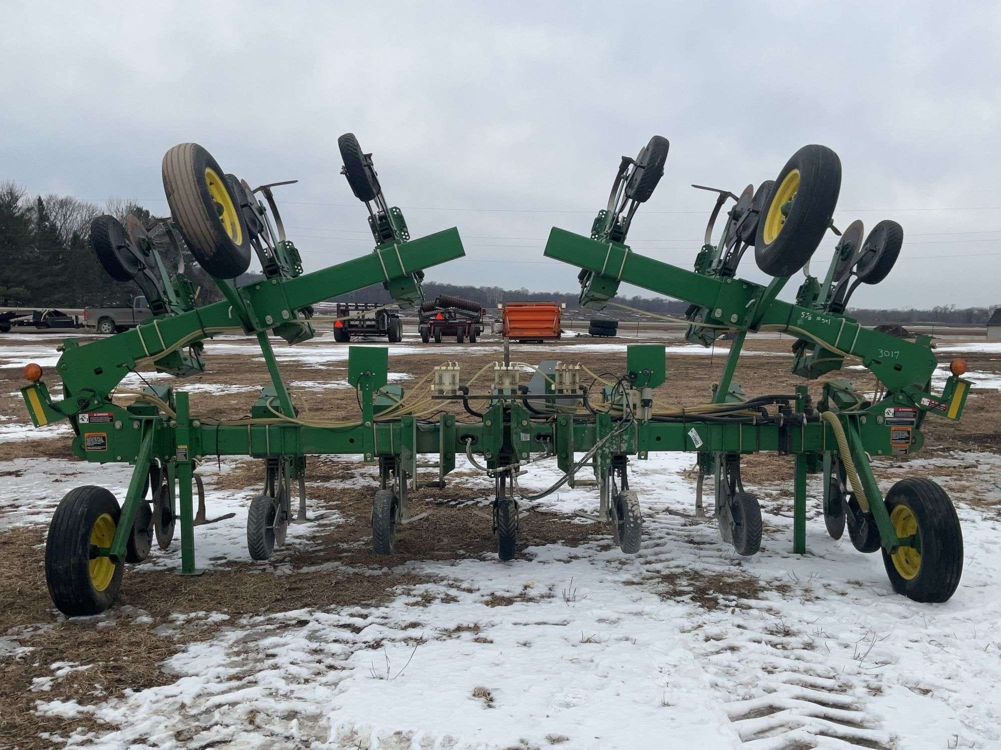 John Deere 856 Equipment Image0