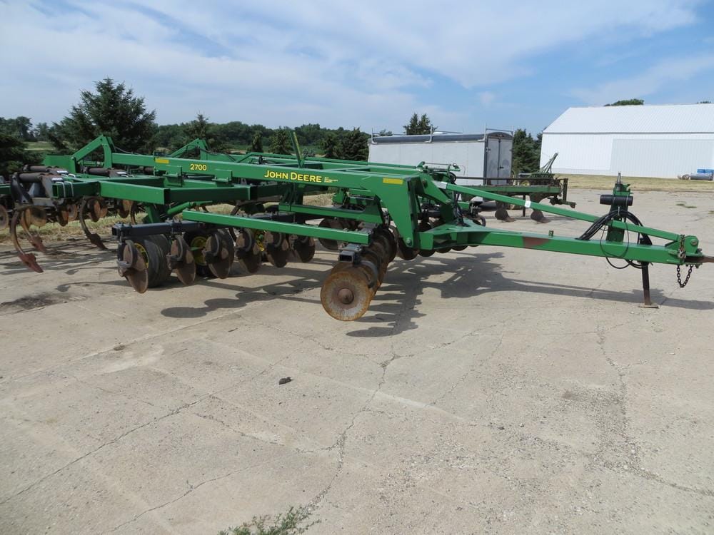 Main image John Deere 2700