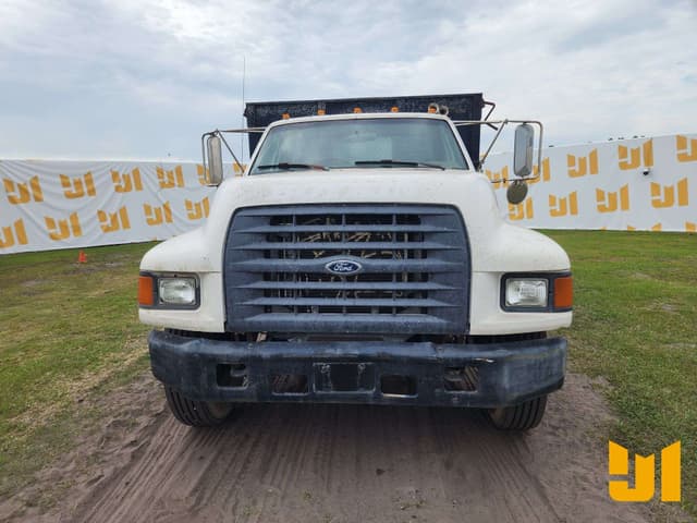 Image of Ford F-800 equipment image 1
