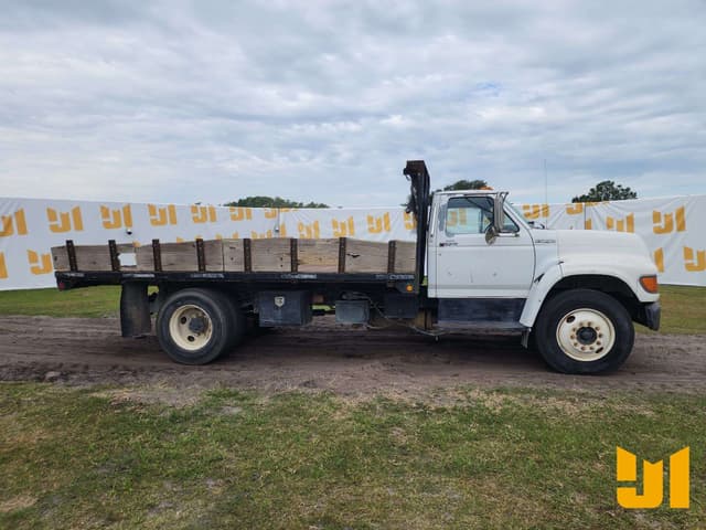 Image of Ford F-800 equipment image 3