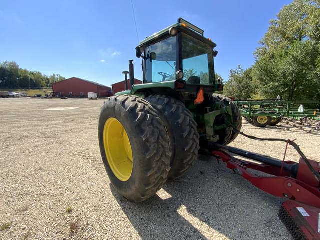 Image of John Deere 4240 equipment image 3