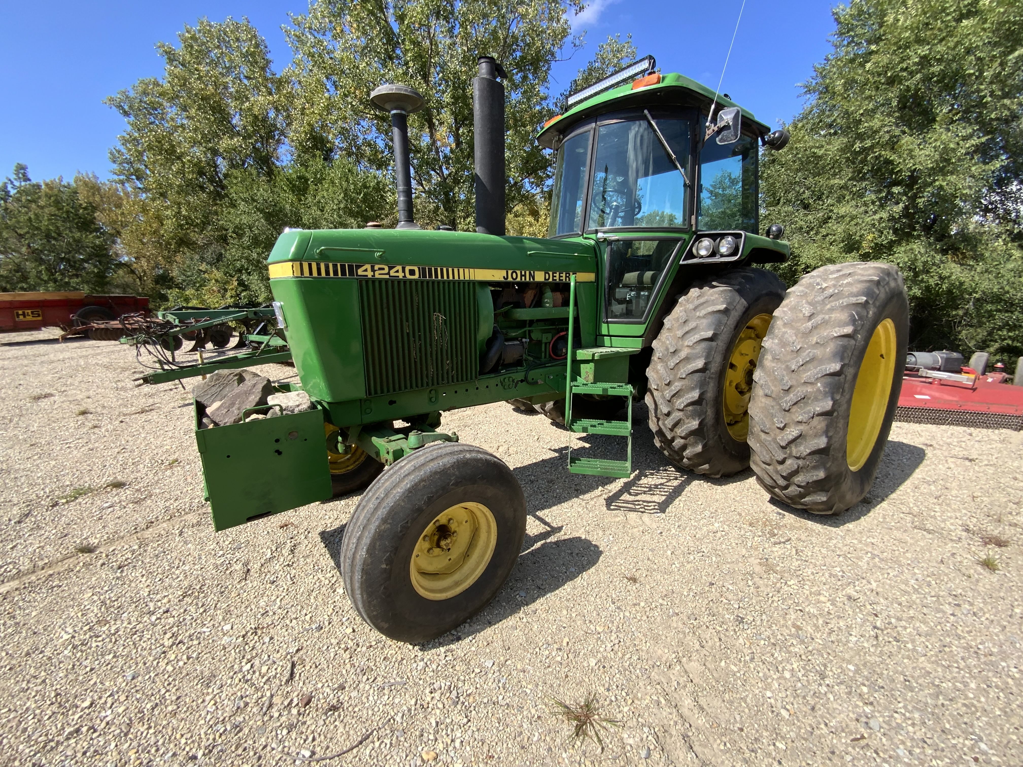 1978 John Deere 4240 Equipment Image0