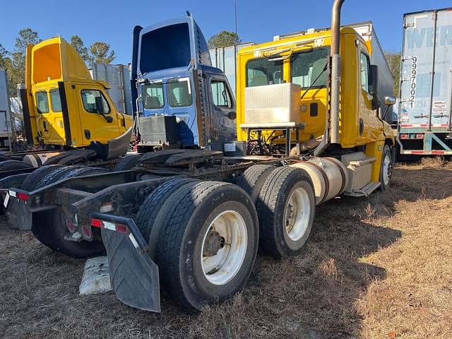 Image of Freightliner Cascadia equipment image 4