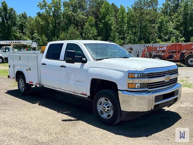 Image of Chevrolet 2500HD equipment image 2