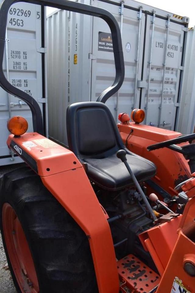 Image of Kubota L2500 equipment image 4