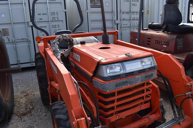 Image of Kubota L2500 equipment image 3