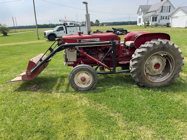 Image of International Harvester 340 equipment image 1
