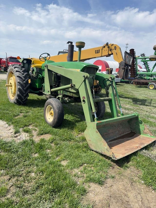 Image of John Deere 4010 equipment image 1