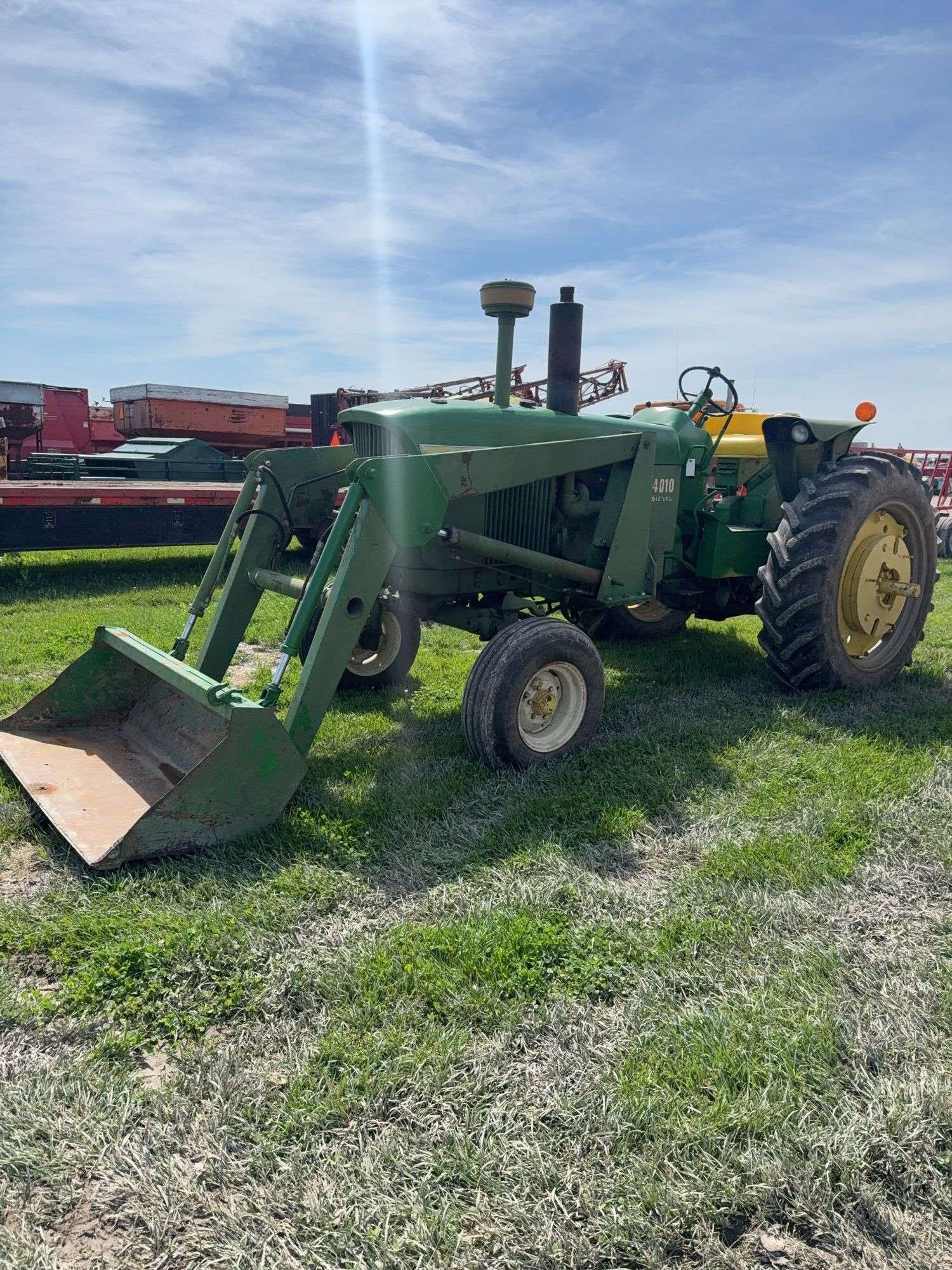 1962 John Deere 4010 Equipment Image0