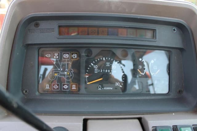 Image of Kubota M120 equipment image 4
