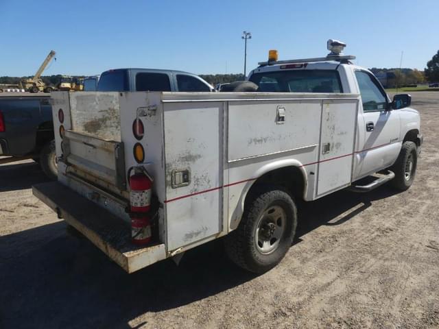 Image of Chevrolet 2500HD equipment image 2