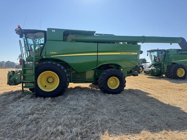 Image of John Deere S680 equipment image 2