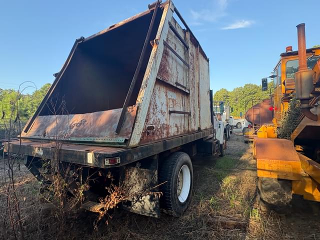 Image of Ford F-750 equipment image 2