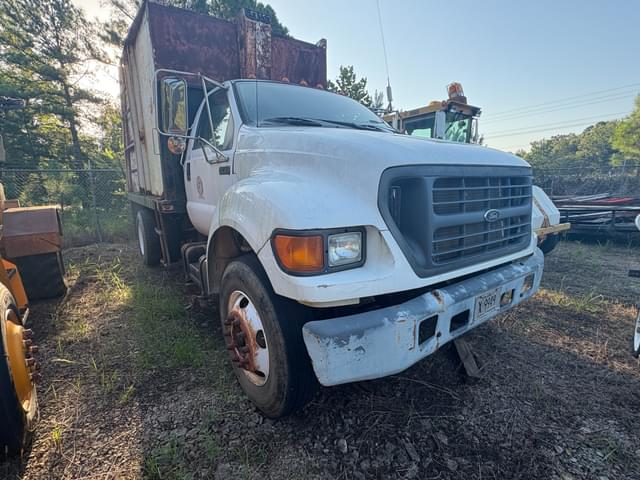 Image of Ford F-750 equipment image 1