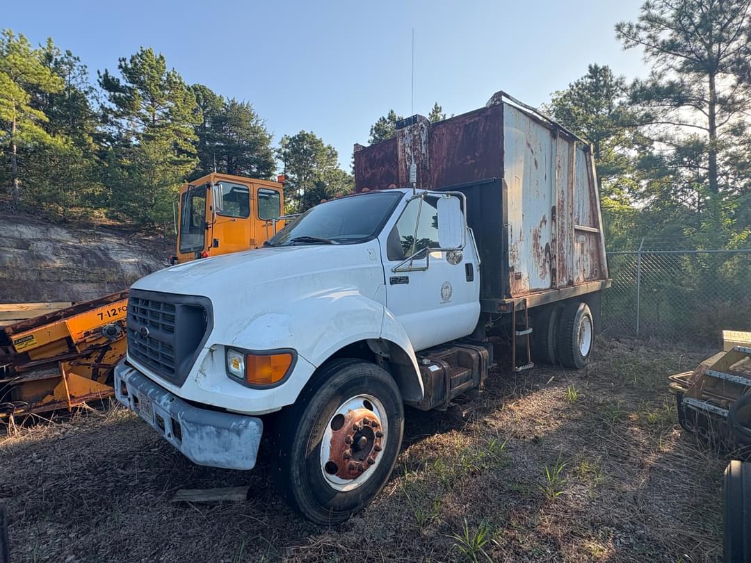 Image of Ford F-750 Primary image