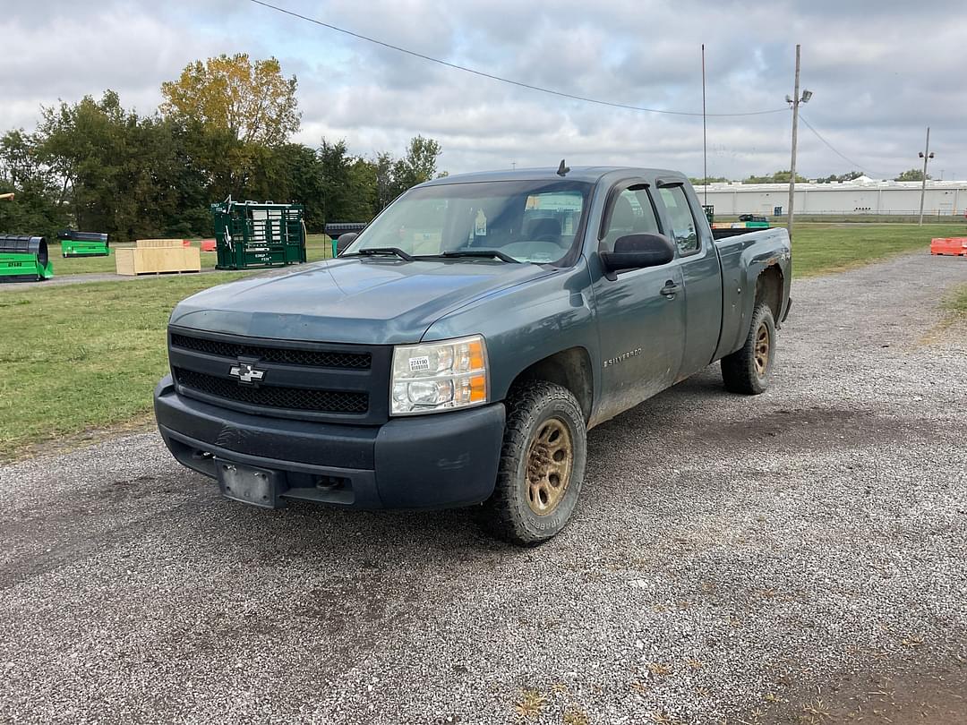 Image of Chevrolet Silverado Primary image