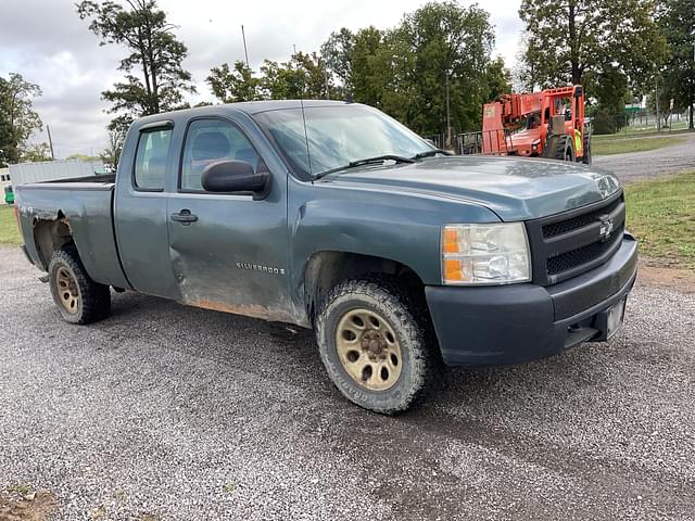 Image of Chevrolet Silverado equipment image 2