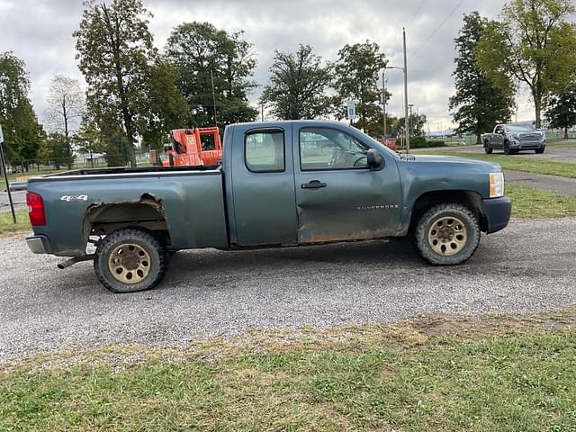 Image of Chevrolet Silverado equipment image 3