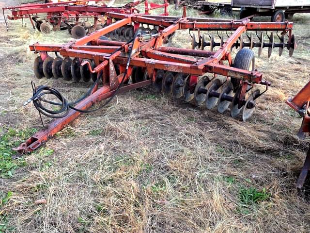 Image of Massey Ferguson 620 equipment image 1