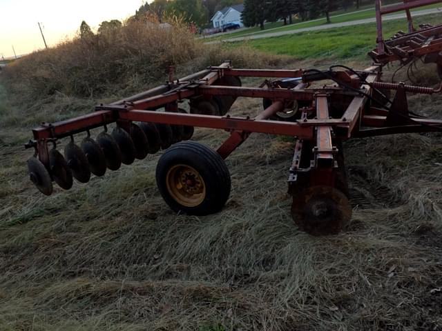 Image of Massey Ferguson 620 equipment image 4