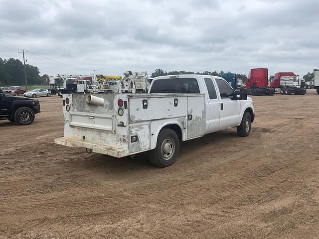 Image of Ford F-250 equipment image 4