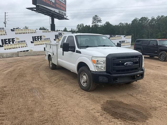 Image of Ford F-250 equipment image 2