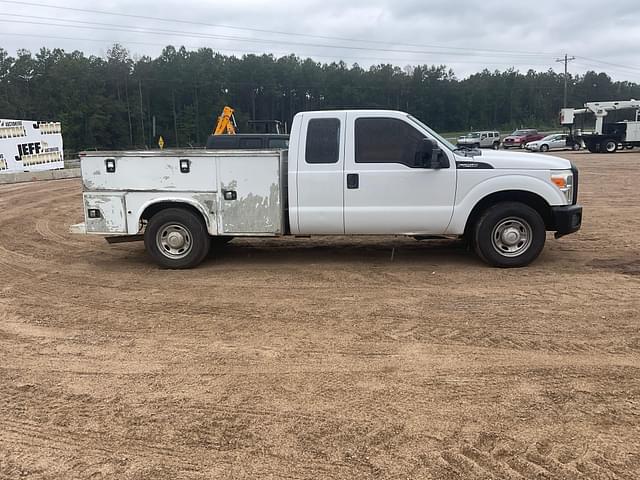 Image of Ford F-250 equipment image 3