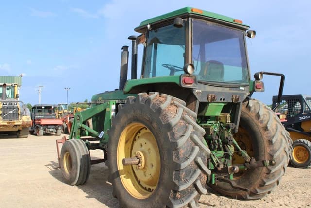 Image of John Deere 4440 equipment image 1