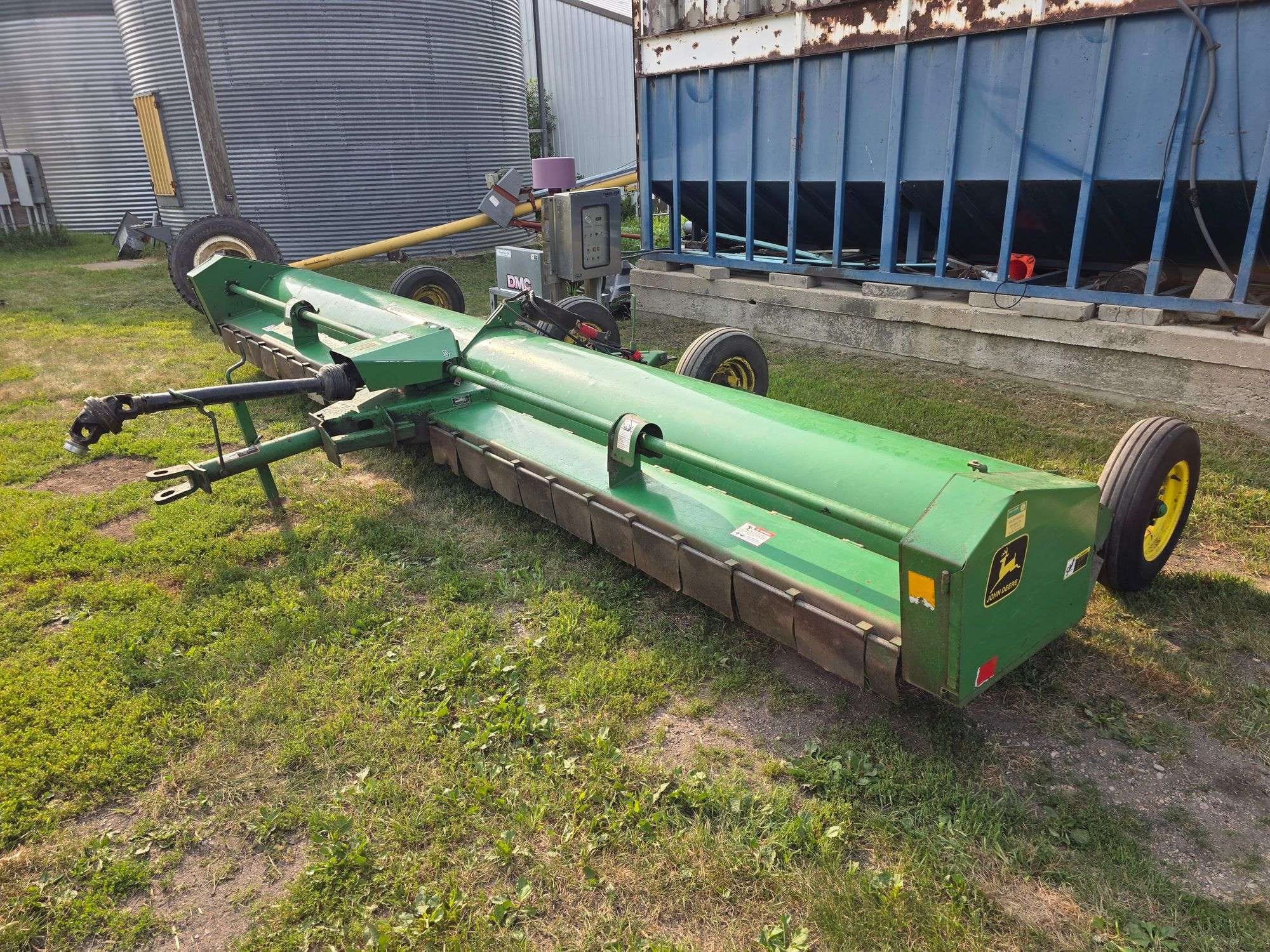 John Deere 220 Equipment Image0