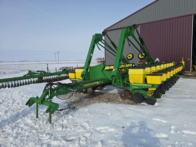 Image of John Deere 1770 equipment image 1